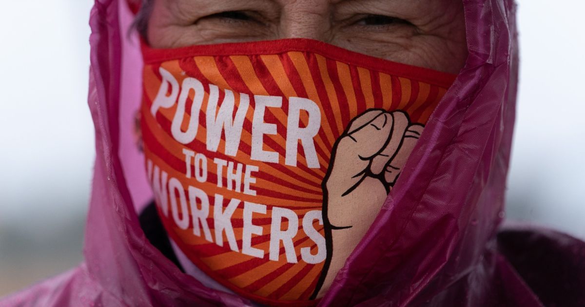 Atlanta Apple store workers move to unionize